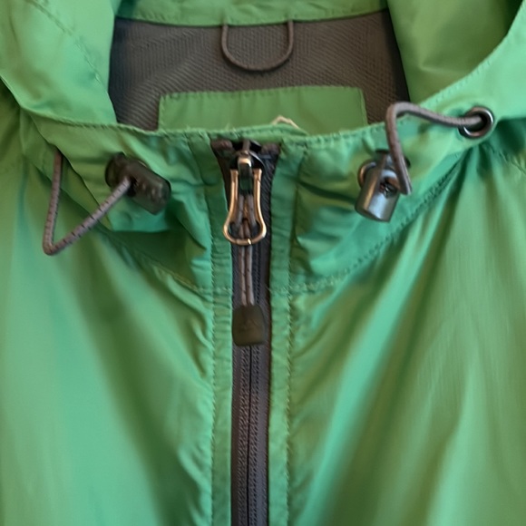 NWOT Eddie Bauer Green Hooded Full Zip Windbreaker/Rain Coat Size S - Picture 2 of 13